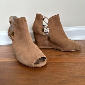 Lucky Brand Reevas Suede Peep Toe Wedge Ankle Booties Shoes Brown Size 7.5